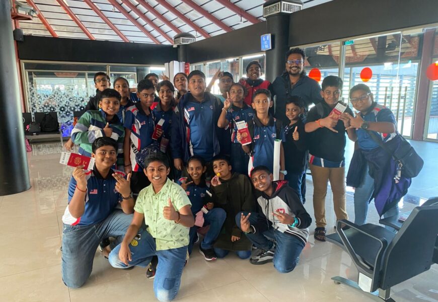 ஹைலண்ட்ஸ் தமிழ் பள்ளி மாணவர்கள் பெருமையுடன் WRCSO என்ற சிறப்புமிக்க மேடையில் பள்ளியை பிரதிநிதித்துவப்படுத்தி, உலகளாவிய மட்டத்தில் போட்டியிட்டு, சிறப்பான செயல்திறனை வெளிப்படுத்தினர். ஹைலண்ட்ஸ் தமிழ் பள்ளி மாணவர்கள் பெருமையுடன் WRCSO என்ற சிறப்புமிக்க மேடையில் பள்ளியை பிரதிநிதித்துவப்படுத்தி, உலகளாவிய மட்டத்தில் போட்டியிட்டு, சிறப்பான செயல்திறனை வெளிப்படுத்தினர்.