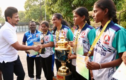 தமிழ்நாட்டைச் சேர்ந்த விளையாட்டு வீரர்கள் தேசிய அளவிலான போட்டிகளில் தொடர்ந்து சாதனைகளை புரிந்து வருகிறார்கள்.