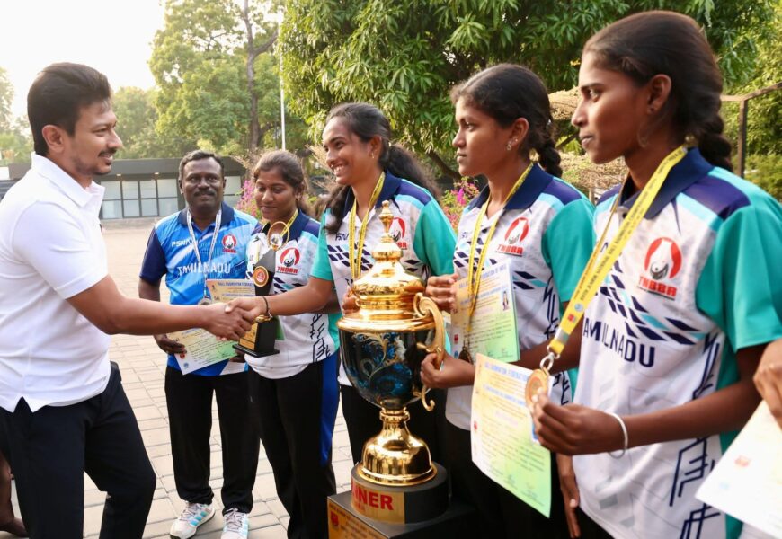 தமிழ்நாட்டைச் சேர்ந்த விளையாட்டு வீரர்கள் தேசிய அளவிலான போட்டிகளில் தொடர்ந்து சாதனைகளை புரிந்து வருகிறார்கள்.