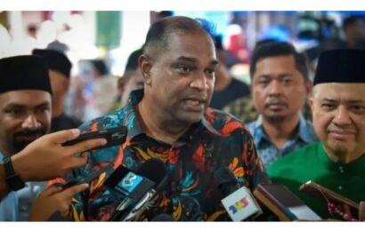 “மடானியின் அரவணைக்கும் கொள்கையால் வேறு வழியின்றி இந்தியர்கள் மீது பாஸ் கட்சிக்கு திடீர் பாசம் ஏற்பட்டுள்ளது; இதை ரமணன் கிண்டலாகச் சுட்டிக்காட்டினார்.” “மடானியின் அரவணைக்கும் கொள்கையால் வேறு வழியின்றி இந்தியர்கள் மீது பாஸ் கட்சிக்கு திடீர் பாசம் ஏற்பட்டுள்ளது; இதை ரமணன் கிண்டலாகச் சுட்டிக்காட்டினார்.”