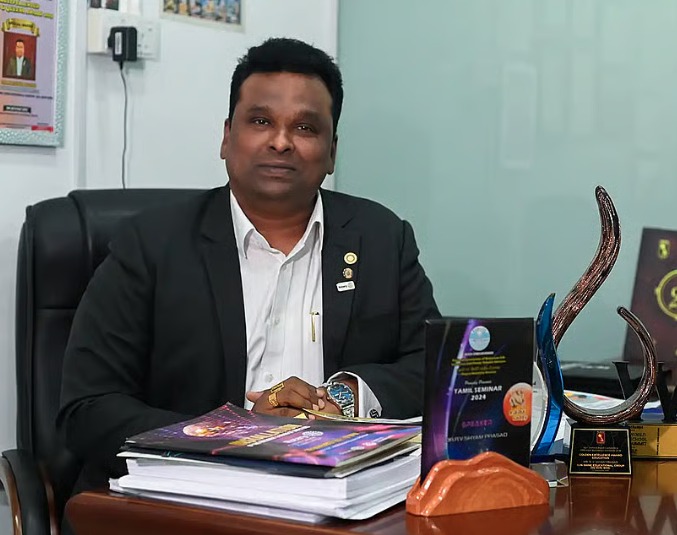 போர்ட் டிக்சனில் 2012 ஆம் ஆண்டு துவங்கப்பட்ட Sunshine Kids பள்ளி, இன்று 400க்கும் மேற்பட்ட சிறார்களை உருவாக்கி, எதிர்கால குடிமக்களை உருவாக்கும் கல்வி மையமாக வளர்ந்து வருகிறது.