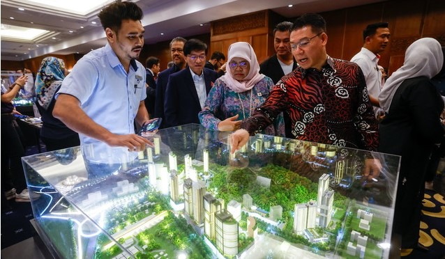 மலேசியாவின் 7 அடையாளக் கட்டிடங்களுக்குப் புத்துயிர்: TMM 2026-ஐ முன்னிட்டு RM70 கோடி ஒதுக்கீடு மலேசியாவின் 7 அடையாளக் கட்டிடங்களுக்குப் புத்துயிர்: TMM 2026-ஐ முன்னிட்டு RM70 கோடி ஒதுக்கீடு