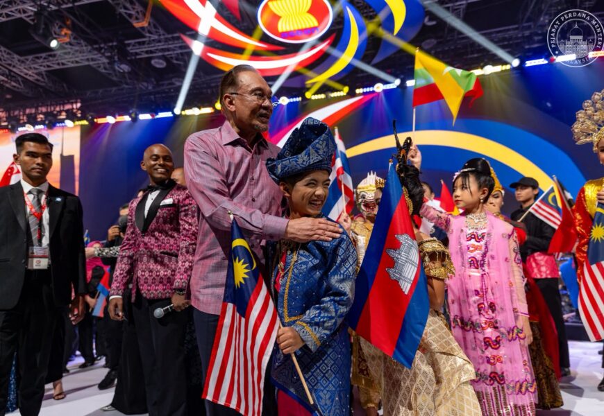 மலேசியா பிரதமர் தலைமையில் ASEAN தலைவர்கள் கலா விருந்தில் கலந்து கொண்டனர்