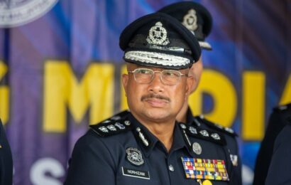 சைபர்ஜெயாவில் அடுக்குமாடி குடியிருப்பில் இருந்து விழுந்ததில் 17 வயது பல்கலைக்கழக மாணவர் பலி சைபர்ஜெயாவில் அடுக்குமாடி குடியிருப்பில் இருந்து விழுந்ததில் 17 வயது பல்கலைக்கழக மாணவர் பலி