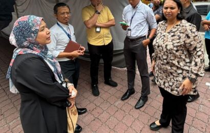 தீபாவளி பண்டிகை நெருங்கியுள்ள நிலையில், லிட்டில் இந்தியாவில் தற்காலிக கடைகள் இன்னும் அமைக்கப்படாததால் வர்த்தகர்கள் கவலைக்குள்ளாகியுள்ளனர்.