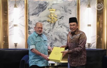 2026ஆம் ஆண்டுக்கான வரவு செலவு திட்டத்தின் முன்மொழிவு: மாமன்னர் சுல்தான் இப்ராஹிம் சுல்தான் இஸ்கண்டாரிடம் பிரதமர் சமர்ப்பித்தார்