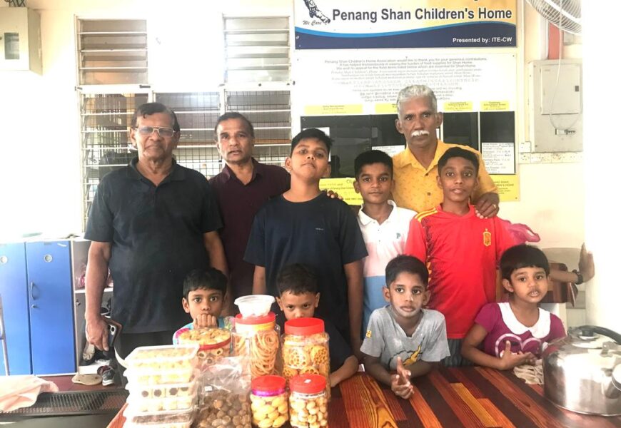 கலைமாமணி எம்.ஜி.ஆர் தேவன் மற்றும் சிங்கப்பூர் தொழில் அதிபர் திரு. வேலு ஆகியோர் இணைந்து பினாங்கில் உள்ள ‘உள்ளா குழந்தைகள் இல்லம்’ (Ulla Children Home) குழந்தைகளுக்கு தீபாவளி பரிசுகள் வழங்கினர்