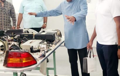 செரம்பான் டேஃப் (TAFE) கல்லூரியின் முன்னாள் மாணவராக விளங்கிய திரு சுபாகரன் லட்சுமணன், இன்று தனது கல்வி நிலையத்திற்குச் சிறப்பு வருகை தந்தார்.