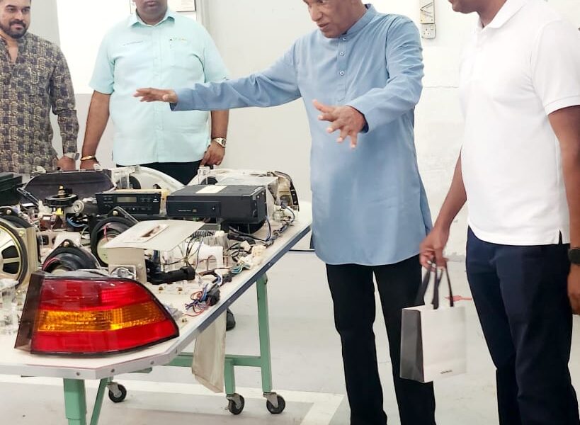 செரம்பான் டேஃப் (TAFE) கல்லூரியின் முன்னாள் மாணவராக விளங்கிய திரு சுபாகரன் லட்சுமணன், இன்று தனது கல்வி நிலையத்திற்குச் சிறப்பு வருகை தந்தார்.