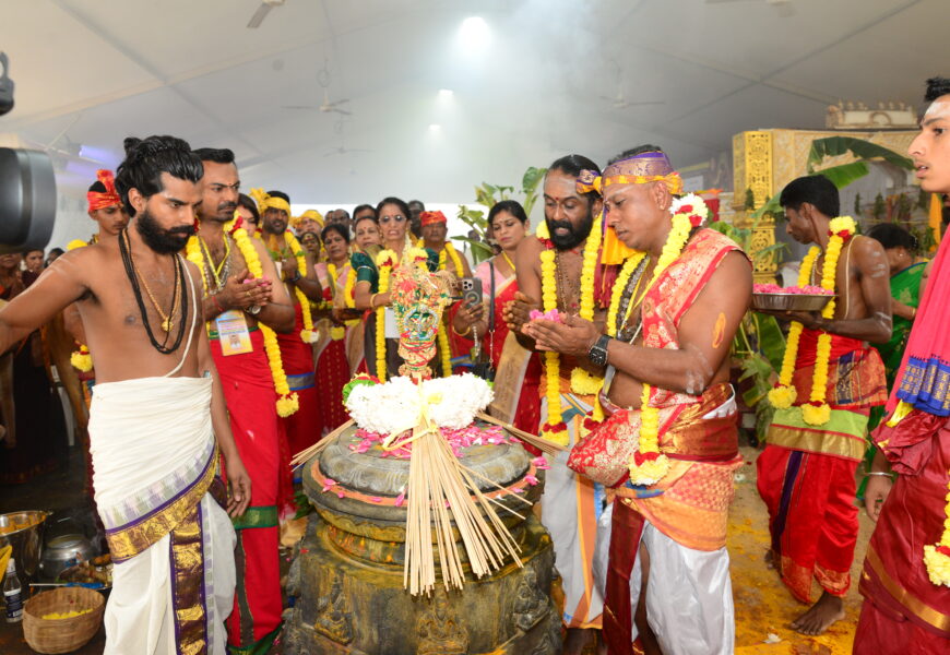 பூச்சோங் இந்து சமூகத்திற்குப் பெரும் வரலாற்றுச் சிறப்புமிக்க நாளாக, பூச்சோங் ஜெயா நகரில் அமைந்துள்ள ஸ்ரீ மகா கருமாரியம்மன் ஆலயத்தின் அஸ்திவாரக் கல் நாட்டும் விழா (Temple Foundation Laying Ceremony) இன்று காலை 10.00 மணி முதல் 11.30 மணி வரை மரியாதையுடன் நடத்தப்படுகிறது.