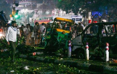 டெல்லி செங்கோட்டைக்கு அருகே வெடிப்பு: 8 பேர் பலி, 19 பேர் காயம்