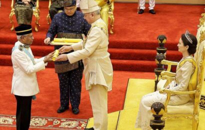 மாண்புமிகு அ.சிவநேசனுக்கு டத்தோ விருது; பேராக் சுல்தான் வழங்கினார்