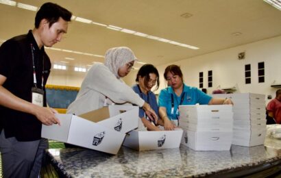 சபா மாநில தேர்தல்: முன்கூட்டியே வாக்களிப்பு காலை 8 மணிக்கு தொடங்கியது சபா மாநில தேர்தல்: முன்கூட்டியே வாக்களிப்பு காலை 8 மணிக்கு தொடங்கியது