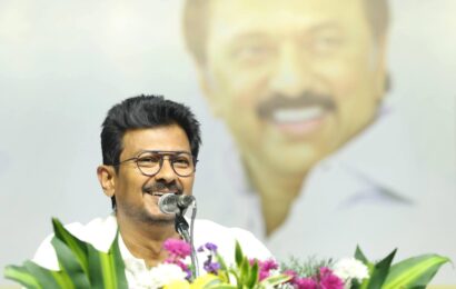 கலைஞர் விளையாட்டு உபகரணங்கள் வழங்கும் திட்டம்”