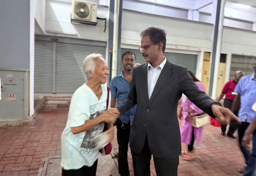 Yb Papparadu கிறிஸ்துமஸ் 2025 நன்கொடைப் பெட்டி (Bakul Sumbangan Krismas 2025) வழங்கும் நிகழ்ச்சியில் பங்கேற்றார்.