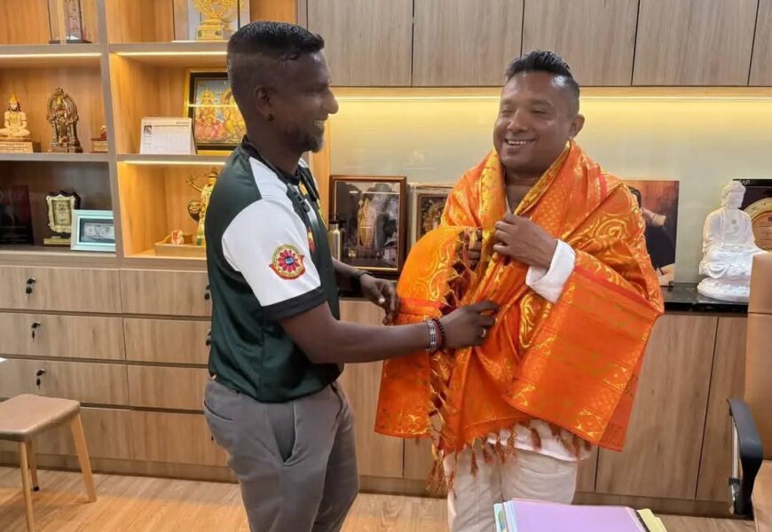 சிலாங்கூர் மாநில சிறுவர் அணியின் வளர்ச்சி மற்றும் PDFA தமிழ் பள்ளி கால்பந்து போட்டியின் எதிர்காலத் திட்டங்கள் குறித்து இன்று பத்து கேவ்ஸில் முக்கிய ஆலோசனைக் கூட்டம் நடைபெற்றது. சிலாங்கூர் மாநில சிறுவர் அணியின் வளர்ச்சி மற்றும் PDFA தமிழ் பள்ளி கால்பந்து போட்டியின் எதிர்காலத் திட்டங்கள் குறித்து இன்று பத்து கேவ்ஸில் முக்கிய ஆலோசனைக் கூட்டம் நடைபெற்றது.