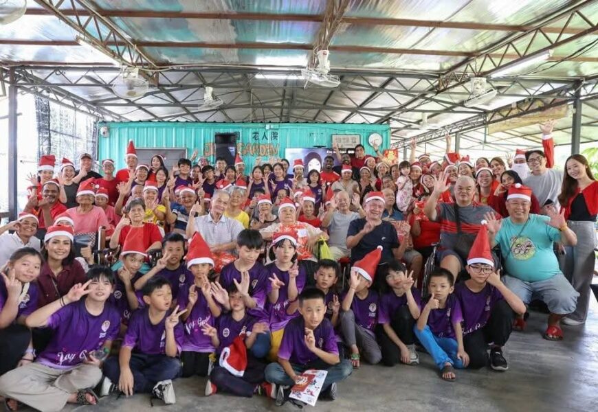 ஆகாயத்துக்கும் அப்பால் ஏர் ஆசியாவின் கிறிஸ்துமஸ் கொண்டாட்டம் 