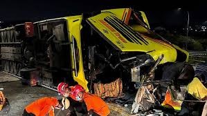 இந்தோனேசியாவில் பள்ளிப் பேருந்து விபத்து; 16 பேர் உயிரிழப்பு