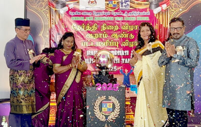 பட்டமளிப்பு விழாவில் சிறப்பு பிரமுகராக தேசிய ஒருமைப்பாட்டு துறை துணையமைச்சர் செனட்டர் சரஸ்வதி கந்தசாமி கலந்து கொண்டார். 