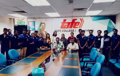 மலேசிய இளைஞர்களின் திறன் மேம்பாட்டை நோக்கமாகக் கொண்டு, மலேசிய இளைஞர் சபை (Majlis Belia Malaysia) மற்றும் MITRA இணைந்து நடைமுறைப்படுத்தும் மின்சார வாகன (EV) பயிற்சி திட்டத்தின் கீழ், சீனாவிற்கு பயிற்சிக்காக புறப்படும் KOLEJ TAFE மாணவர்கள் மற்றும் அவர்களது பெற்றோர்களுடன் இன்று ஒரு சிறப்பு முன்னேற்றக் கலந்தாய்வு (Majlis Perjumpaan) நிகழ்ச்சி நடைபெற்றது.