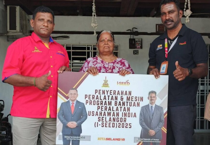 சிலாங்கூர் மாநில அரசின் முன்னெடுப்பில் செயல்படுத்தப்படும் மாநில ஐ.சீட் (ICET) உதவிப் பொருள் திட்டத்தின் கீழ், சபாக் பெர்ணம் மாவட்டத்தில் வசிக்கும் வசதி குறைந்த குடும்பங்களைச் சேர்ந்த 12 இந்தியர்கள் சுயதொழிலுக்குத் தேவையான உதவிப் பொருட்களைப் பெற்றுக் கொண்டுள்ளனர்.