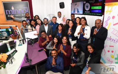 மின்னல் எஃப்.எம். (Minnal FM), பொங்கல் பண்டிகையை முன்னிட்டு புதிய நிகழ்ச்சி பெயர்கள், புதிய நிகழ்ச்சிகள் மற்றும் திருத்தப்பட்ட ஒலிபரப்பு நேர அட்டவணையுடன் ஒரு புதிய யுகத்தை (15 ஜனவரி 2026) தொடங்கியுள்ளது. மின்னல் எஃப்.எம். (Minnal FM), பொங்கல் பண்டிகையை முன்னிட்டு புதிய நிகழ்ச்சி பெயர்கள், புதிய நிகழ்ச்சிகள் மற்றும் திருத்தப்பட்ட ஒலிபரப்பு நேர அட்டவணையுடன் ஒரு புதிய யுகத்தை (15 ஜனவரி 2026) தொடங்கியுள்ளது.