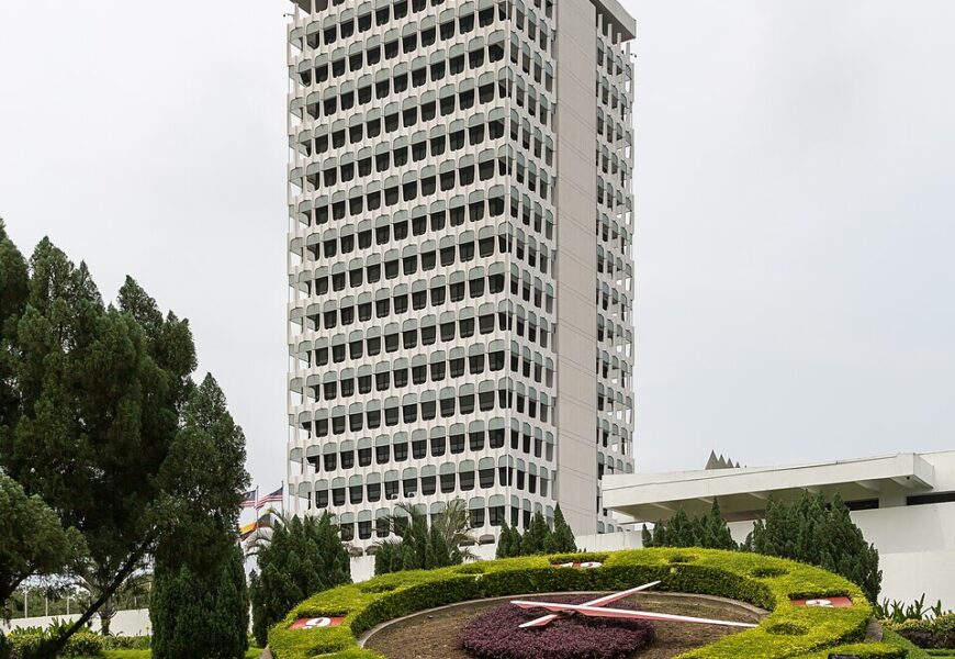 கல்வி, சமூக-பொருளாதார பிரச்சினைகள் மக்களவையில் முக்கிய விவாதப் பொருளாகும்