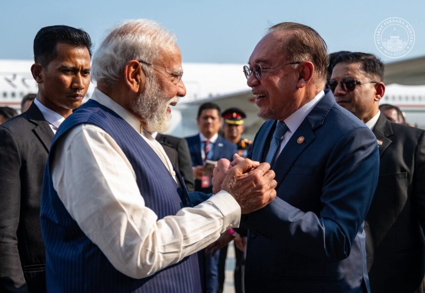 இந்திய பிரதமர் நரேந்திர மோடியை வரவேற்றார் மலேசிய பிரதமர் அன்வார் இப்ராஹிம் இந்திய பிரதமர் நரேந்திர மோடியை வரவேற்றார் மலேசிய பிரதமர் அன்வார் இப்ராஹிம்