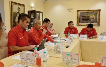 கட்சித் தலைவர் Muhyiddin Yassin தலைமையில் நடைபெற்ற இந்தக் கூட்டத்தில், உயர்மட்ட தலைவர்கள் மற்றும் மாநில பிரதிநிதிகள் கலந்து கொண்டு பல்வேறு முக்கிய தீர்மானங்களை விவாதித்தனர்