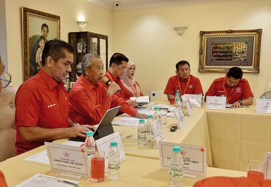 கட்சித் தலைவர் Muhyiddin Yassin தலைமையில் நடைபெற்ற இந்தக் கூட்டத்தில், உயர்மட்ட தலைவர்கள் மற்றும் மாநில பிரதிநிதிகள் கலந்து கொண்டு பல்வேறு முக்கிய தீர்மானங்களை விவாதித்தனர்