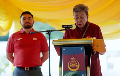 சிலாங்கூர் எஃப் சி ரசிகர்கள் தங்களின் நன்னடத்தையும் ஒழுக்கத்தையும் பேண வேண்டும்- சுல்தான் ஷாராஃபுடின் இட்ரிஸ் ஷா கருத்து 