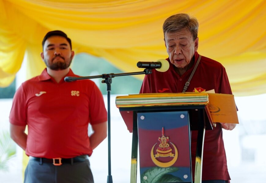 சிலாங்கூர் எஃப் சி ரசிகர்கள் தங்களின் நன்னடத்தையும் ஒழுக்கத்தையும் பேண வேண்டும்- சுல்தான் ஷாராஃபுடின் இட்ரிஸ் ஷா கருத்து 