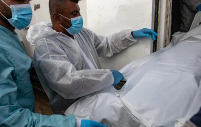 காசா சுகாதார நெருக்கடி: சிகிச்சைக்காக காத்திருக்கும் 20,000 நோயாளிகள்