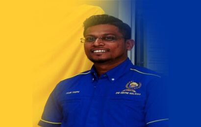 சம்ரி வினோத் சனிக்கிழமை இரவு போலீஸாரால் கைது செய்யப்பட்டார். சம்ரி வினோத் சனிக்கிழமை இரவு போலீஸாரால் கைது செய்யப்பட்டார்.