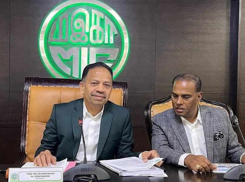 மஇகா தேசிய முன்னணியில் தொடர்ந்து நீடிக்கும் மஇகா தேசிய முன்னணியில் தொடர்ந்து நீடிக்கும்