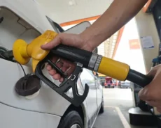 உலகளவில் அமெரிக்கா–இரான் பதற்றம் காரணமாக ஏற்பட்டுள்ள எரிசக்தி நெருக்கடியை சமாளிக்க, புதிய மற்றும் சிந்தனைசார் அணுகுமுறைகள் அவசியம் என Muafakat Nasional (MN) தெரிவித்துள்ளது. உலகளவில் அமெரிக்கா–இரான் பதற்றம் காரணமாக ஏற்பட்டுள்ள எரிசக்தி நெருக்கடியை சமாளிக்க, புதிய மற்றும் சிந்தனைசார் அணுகுமுறைகள் அவசியம் என Muafakat Nasional (MN) தெரிவித்துள்ளது.