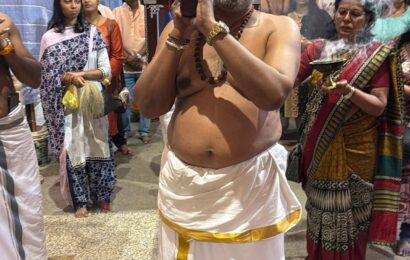 சிரம்பான் ஸ்ரீ மஹா ராஜ ராஜேஸ்வரர் தேவஸ்தானம் ஆலயத்தில் நடைபெற்ற பள்ளியறை பூஜை மிகவும் பக்தி உணர்வோடு சிறப்பாக நடைபெற்றது. சிரம்பான் ஸ்ரீ மஹா ராஜ ராஜேஸ்வரர் தேவஸ்தானம் ஆலயத்தில் நடைபெற்ற பள்ளியறை பூஜை மிகவும் பக்தி உணர்வோடு சிறப்பாக நடைபெற்றது.