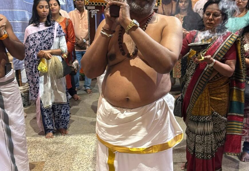சிரம்பான் ஸ்ரீ மஹா ராஜ ராஜேஸ்வரர் தேவஸ்தானம் ஆலயத்தில் நடைபெற்ற பள்ளியறை பூஜை மிகவும் பக்தி உணர்வோடு சிறப்பாக நடைபெற்றது.