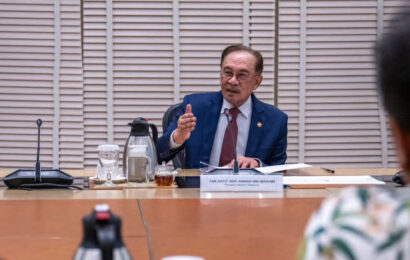 பிரதமர் Anwar Ibrahim இன்று மாலை சிறு மற்றும் நடுத்தர தொழில் முனைவோர்கள் (PMKS) தொடர்பான தொடர்ச்சியான ஆலோசனை அமர்வை முன்னெடுத்தார். இம்முறை, சீன மற்றும் இந்திய வணிக சமூகங்களின் பிரதிநிதிகளுடன் கலந்துரையாடல் நடத்தப்பட்டது.