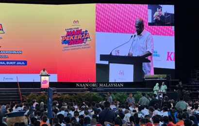 மாதச் சம்பளத்தை 3,000 ரிங்கிட்டாக உயர்த்த அரசாங்கம் இலக்குவைத்துள்ளதாக மனிதவள அமைச்சர் டத்தோஸ்ரீ ரமணன் ராமகிருஷ்ணன் அறிவித்தார்.