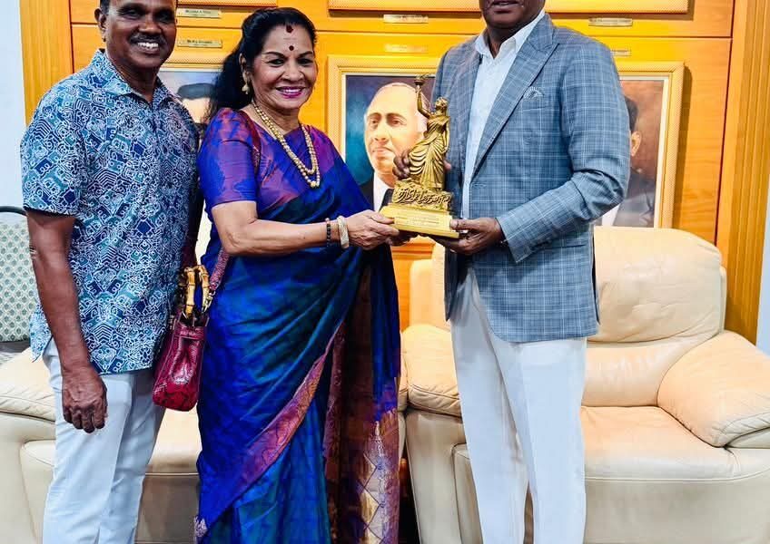 மாஸ்டர் குரு இந்திரா மாணிக்கத்திற்கு டத்தோஸ்ரீ டாக்டர் எம். சரவணன் பாராட்டு