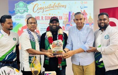சீனாவில் நடைபெற்ற சர்வதேசப் போட்டியில் வெற்றி பெற்ற மலேசிய ரேலி சாம்பியன் குணசீலன் ராஜுவை ம.இ.கா விளையாட்டுப் பிரிவு கௌரவித்தது