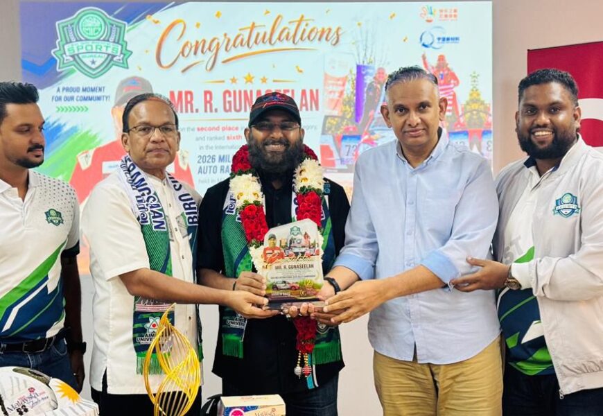 சீனாவில் நடைபெற்ற சர்வதேசப் போட்டியில் வெற்றி பெற்ற மலேசிய ரேலி சாம்பியன் குணசீலன் ராஜுவை ம.இ.கா விளையாட்டுப் பிரிவு கௌரவித்தது
