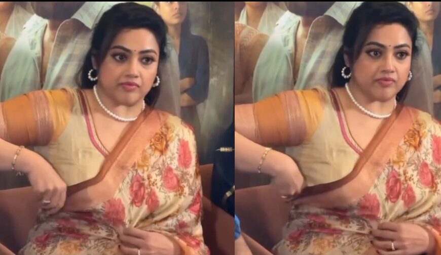 தென்னிந்திய திரையுலகின் பிரபல நடிகைகளில் ஒருவரான Meena, சமீபத்தில் அளித்த பேட்டியில் மலையாள சினிமாவின் முன்னணி நட்சத்திர Mammootty மற்றும் Mohanlal தென்னிந்திய திரையுலகின் பிரபல நடிகைகளில் ஒருவரான Meena, சமீபத்தில் அளித்த பேட்டியில் மலையாள சினிமாவின் முன்னணி நட்சத்திர Mammootty மற்றும் Mohanlal