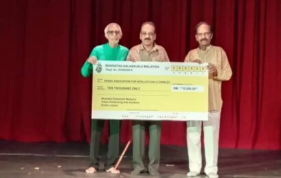 நடனத்தின் வழி சமூக சேவை – பாரத கலாஞ்சலி மலேசியாவின் “நாட்டிய சேவா” நிகழ்ச்சி மூலம் PAFID-க்கு RM10,000 நன்கொடை நடனத்தின் வழி சமூக சேவை – பாரத கலாஞ்சலி மலேசியாவின் “நாட்டிய சேவா” நிகழ்ச்சி மூலம் PAFID-க்கு RM10,000 நன்கொடை