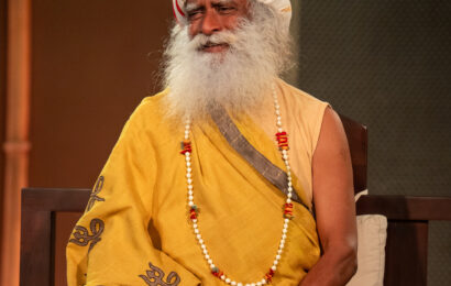 தமிழர்களின் தனித்துவமான அடையாளங்களாகத் திகழும் ஈடுபாட்டுக்கும் தெம்புக்கும், தமிழ் கலாச்சாரத்தில் வேரூன்றிய பக்தியே அடிப்படை என மலேசியாவில் நடைபெற்ற நிகழ்ச்சியில் சத்குரு பேசினார்.