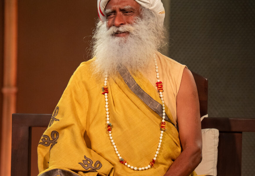 தமிழர்களின் தனித்துவமான அடையாளங்களாகத் திகழும் ஈடுபாட்டுக்கும் தெம்புக்கும், தமிழ் கலாச்சாரத்தில் வேரூன்றிய பக்தியே அடிப்படை என மலேசியாவில் நடைபெற்ற நிகழ்ச்சியில் சத்குரு பேசினார். தமிழர்களின் தனித்துவமான அடையாளங்களாகத் திகழும் ஈடுபாட்டுக்கும் தெம்புக்கும், தமிழ் கலாச்சாரத்தில் வேரூன்றிய பக்தியே அடிப்படை என மலேசியாவில் நடைபெற்ற நிகழ்ச்சியில் சத்குரு பேசினார்.